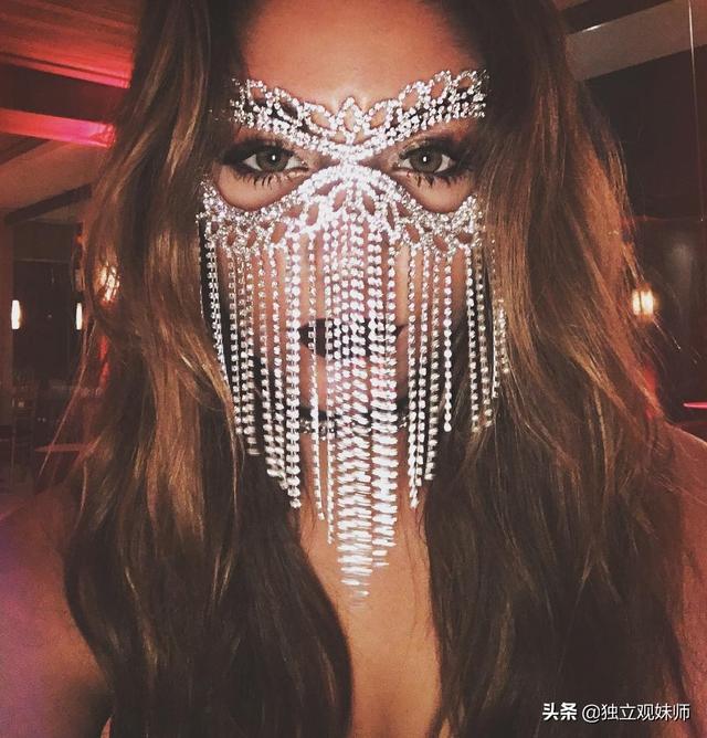 雀斑少女网名，雀斑少女微信昵称（她是美国网红、歌手和美妆达人）