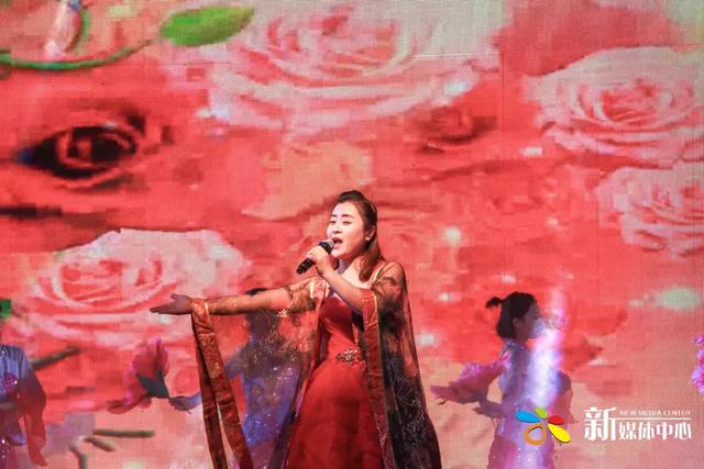 外婆的澎湖湾串词，外婆的澎湖湾串词主持人（2019元旦晚会）