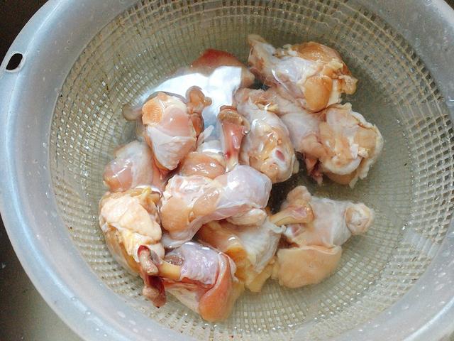 麻辣鸡腿的做法，麻辣鸡爪的制作方法和配料（鸡腿做成“麻辣鸡丝”）