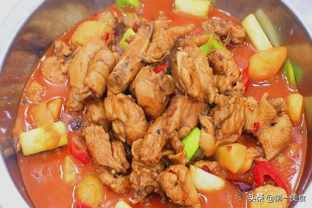 大盘鸡的制作方法，大盘鸡制作教程（大厨教你新疆大盘鸡正宗做法）