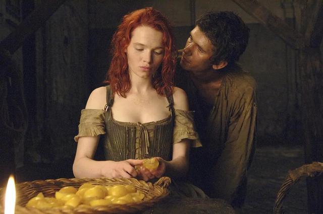 关于香水的电影，关于香水的电影推荐（杀死她们只为制成第13瓶香水）