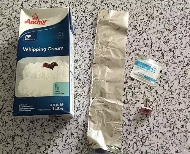 奶油打开后怎么保存时间久，一次用不完的淡奶油怎么保存（淡奶油最长三个月不变质）