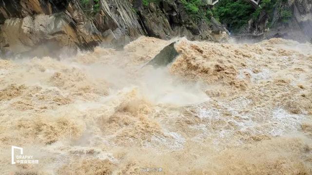 香格里拉到泸沽湖，泸沽湖到香格里拉多远路程（从泸沽湖到香格里拉居然有捷径）