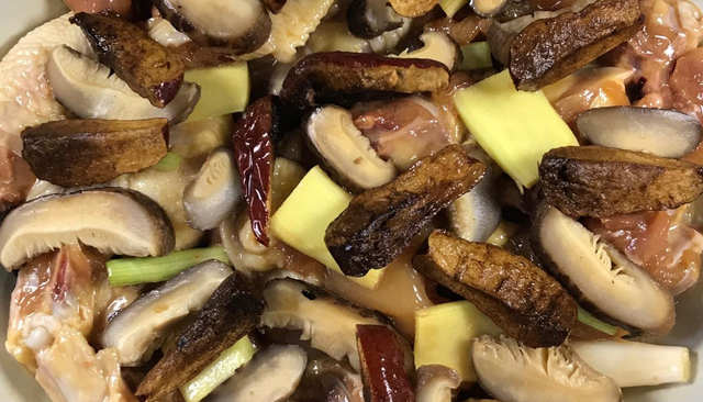 白花蘑菇怎么做，花菇5种最好吃的做法（长腿蘑菇怎么做）