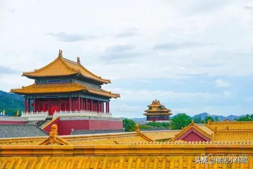 横店附近的旅游景点，横店周边景点（浙江省横店镇有哪些景点）