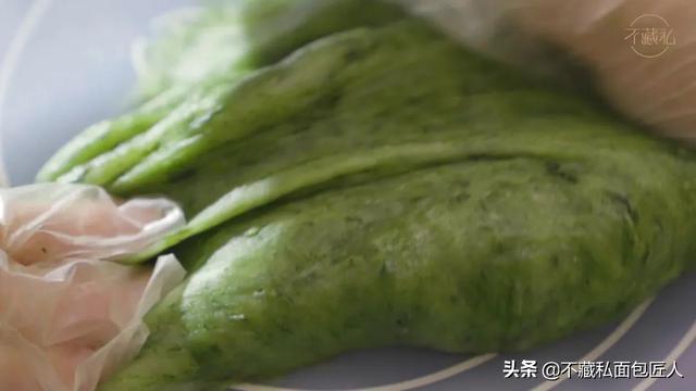 怎样自制手工米粉皮，家庭自制米粉皮的做法（宝石绿外皮原来这样做）
