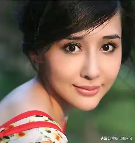 公开承认整形+隆胸的十位女明星，大胆对比照片，你是否有感觉呢
