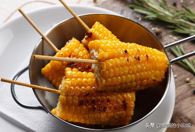 老式烤箱烤玉米怎么做，烤箱烤老玉米怎么烤（外面卖四块钱一根的烤玉米）
