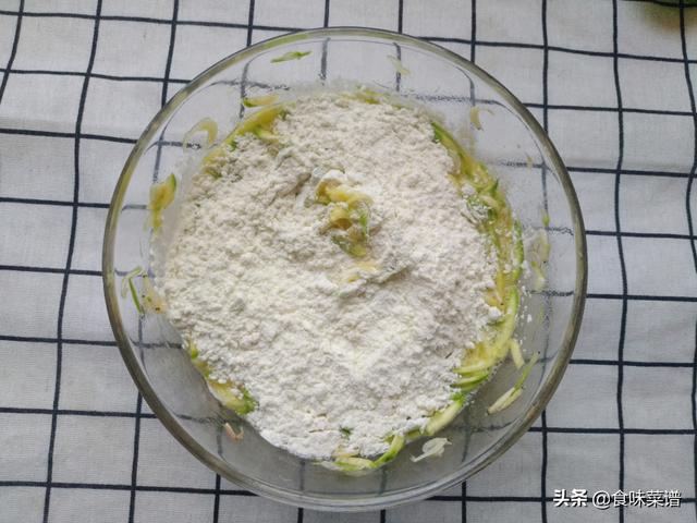 各种烙饼的做法，各种烙饼的做法大全（“末伏烙饼摊鸡蛋”）