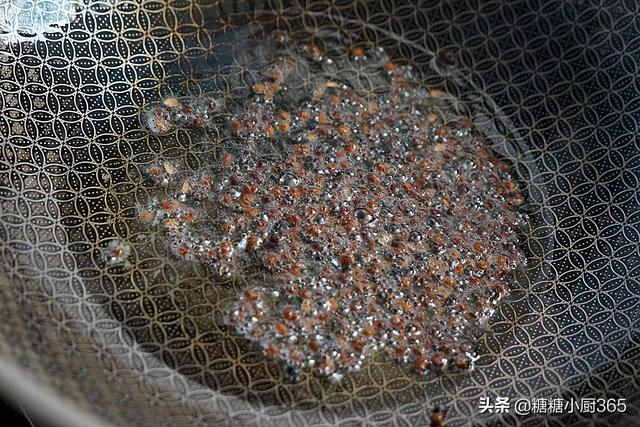 卤肥肠怎么炒好吃，卤肥肠怎么炒好吃视频（自己卤的猪大肠）