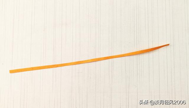 手工折纸粽子的做法，端午节小手工折纸粽子折法（一张纸条折一个粽子的方法）