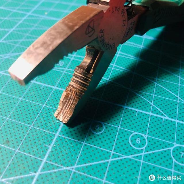 十字螺丝拧花了怎么办，螺丝拧花了如何拧出来（说说钳子-历史、原理、构成和选择）