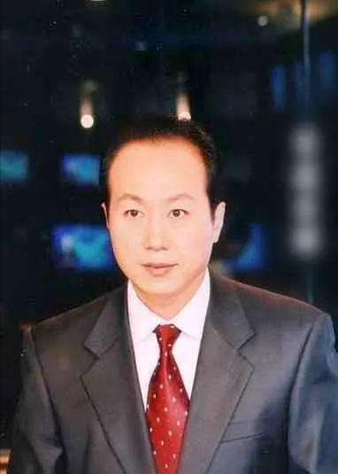 罗京追悼会全部过程，在罗京葬礼上哭到昏厥的妻子