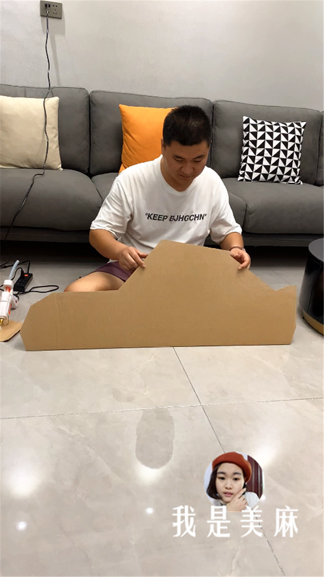 怎么做机器人，怎么做机器人手工制作（这个爸爸做了个变形金刚）