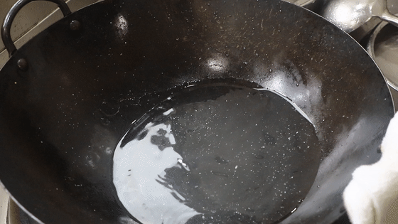 香椿菜如何凉拌，香椿菜凉拌会引起肠胃不适吗（凉拌后散发出的浓郁香味）