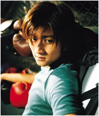 成龙是哪国国籍，成龙为什么加入美国国籍（而加拿大国籍的谢霆锋）