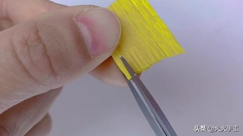 红梅花的寓意是什么，红梅花代表什么象征意义（而我用枯树枝和纸做了一枝梅花）