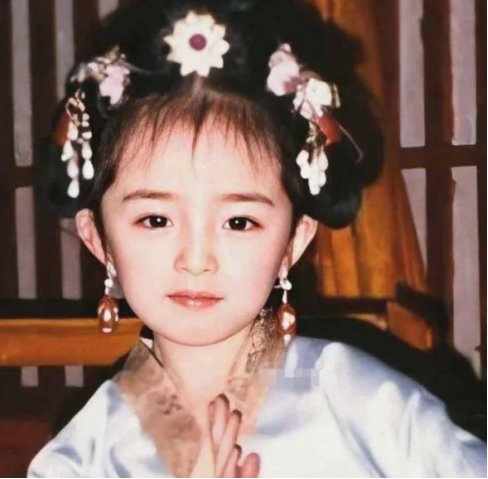 小琉璃是谁演的，琉璃小时候是谁演的（周冬雨驾驭不了“仙界美人”就算了）