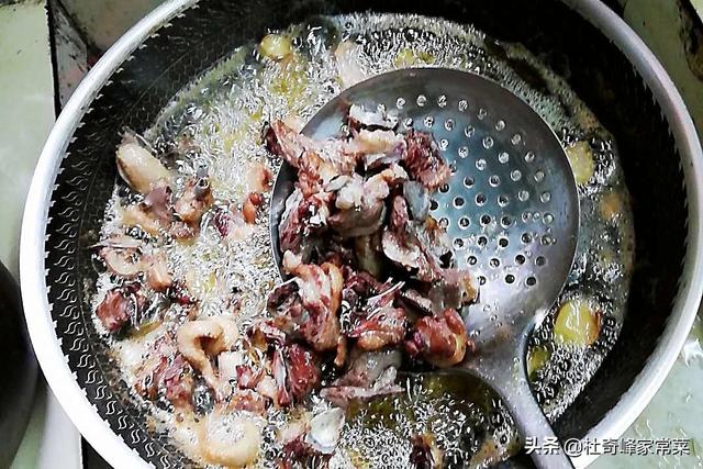 菠萝鸭的做法，菠萝鸭的做法视频（家常菜之菠萝鸭肉）