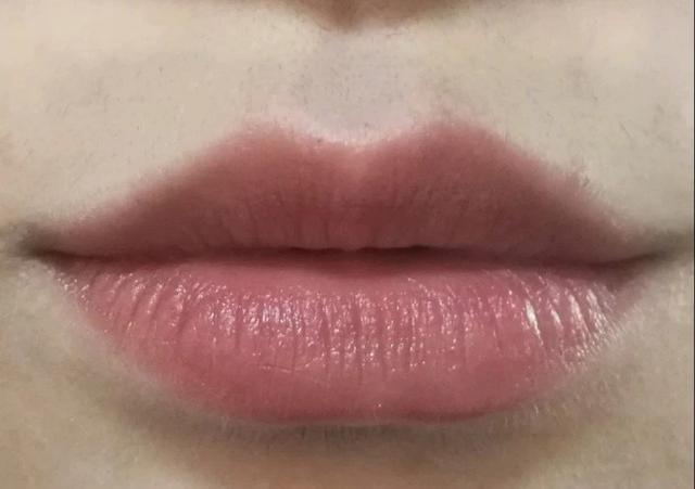 香奈儿176口红，香奈儿176口红上唇图（这些口红色号超级显白）