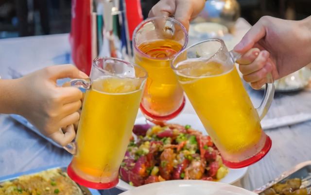 生啤酒和熟啤酒都是什么意思，生啤酒跟熟啤酒的区别（终于知道生啤、熟啤、干啤、纯生的区别了）