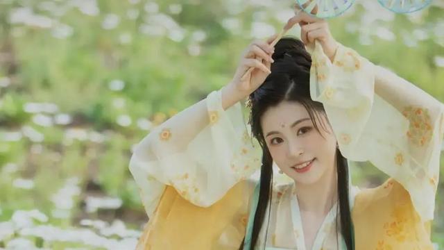 睛字组词语，中描写眼睛的优美词语（一的多音字组词）