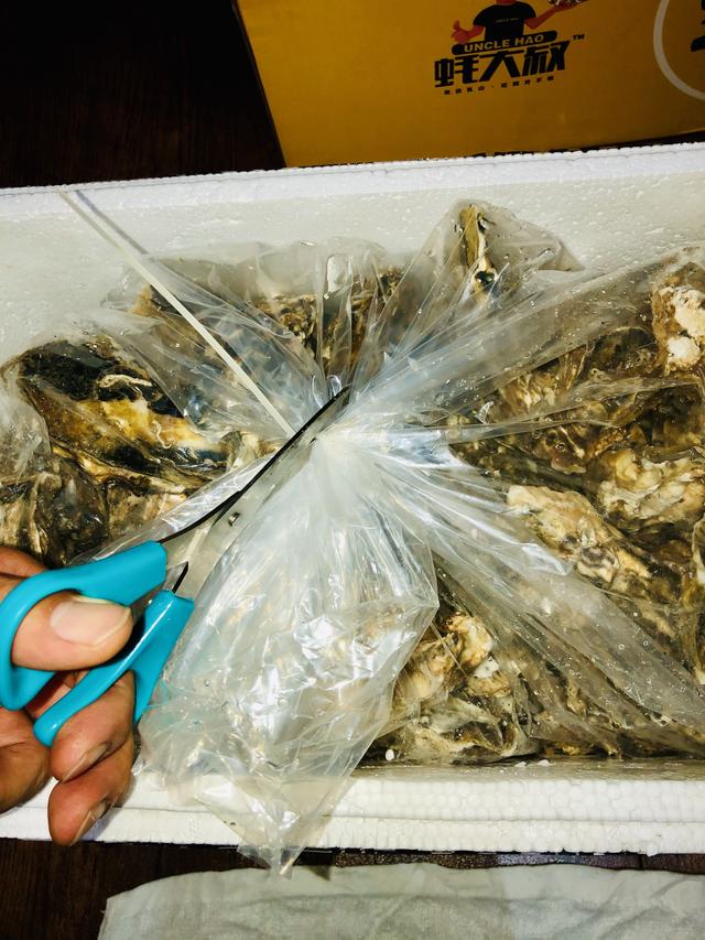生蚝怎么打开，生蚝怎么做好吃（蚝大叔生蚝的保存，开蚝方法）