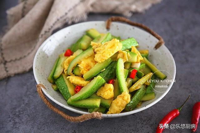 鸡蛋怎么炒好吃，鸡蛋怎么炒好吃又简单（鸡蛋的10种炒法）