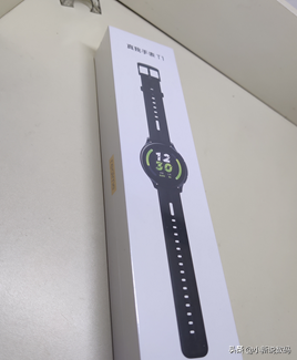 适合年轻人的手表潮牌 ，年轻潮流手表品牌（真我手表T1开箱年轻人的潮牌手表应该怎么做）