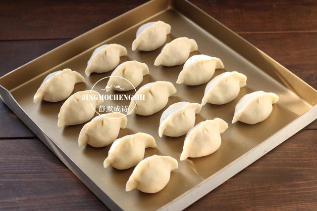 胡萝卜饺子馅怎么做好吃，胡萝卜馅饺子怎么做（胡萝卜没有生味儿）