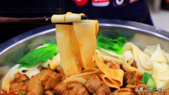 大盘鸡的制作方法，大盘鸡制作教程（大厨教你新疆大盘鸡正宗做法）