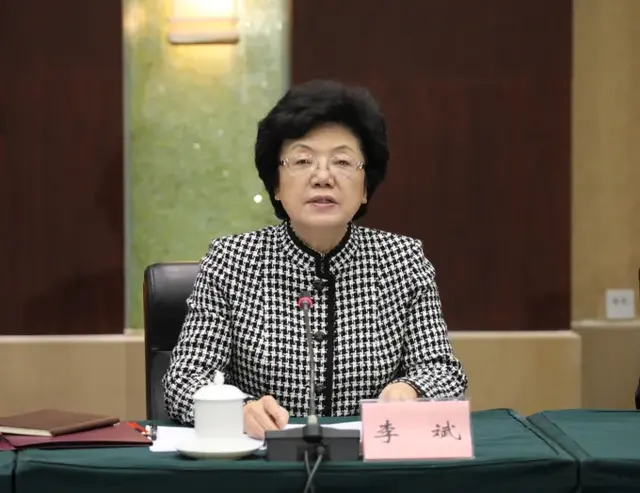 全国政协副主席是什么级别，地级市政协副主席是什么级别的干部（成为全国政协历史上首位女性秘书长）