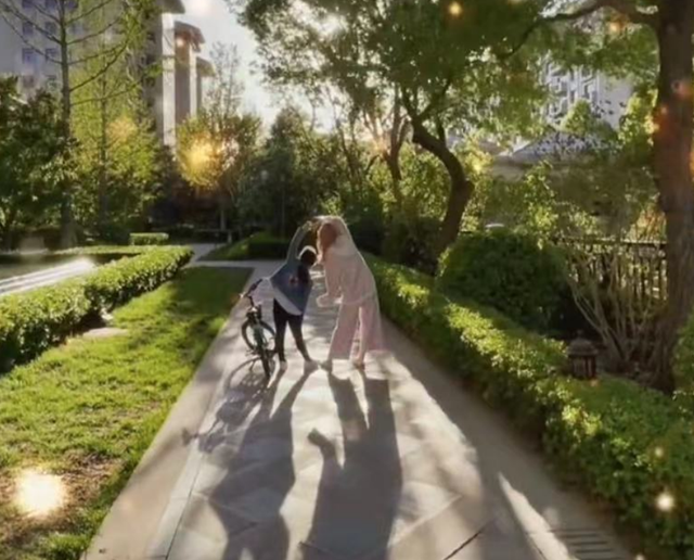 王宝强女儿叫什么，王宝强的女儿多大了（王宝强10岁女儿初长成）