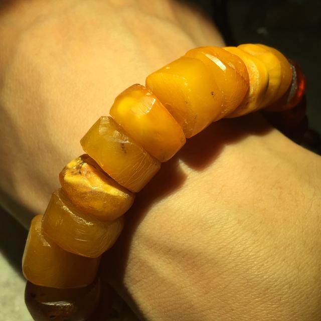 蜜蜡有什么功效和作用，佩戴蜜蜡原来有这么多好处