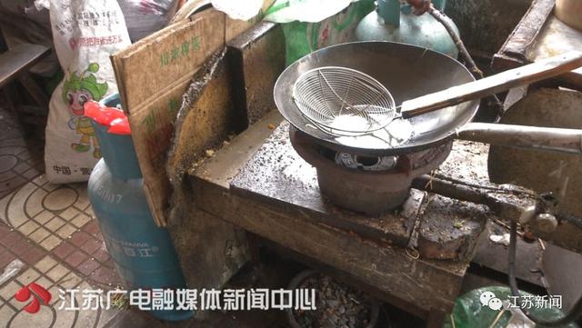 煤气罐着火先灭火还是先关阀门，煤气罐着火如果钢瓶阀门完好首选是先关阀门还是先灭火（#净网2019#煤气罐起火）