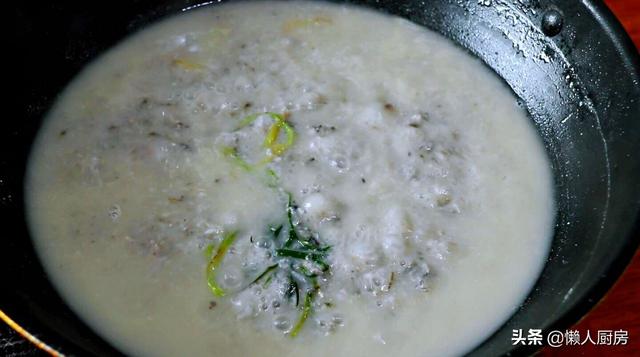 正宗的鱼汤面怎么做，鱼汤面怎么做（教你做一碗热气腾腾的鱼汤面）