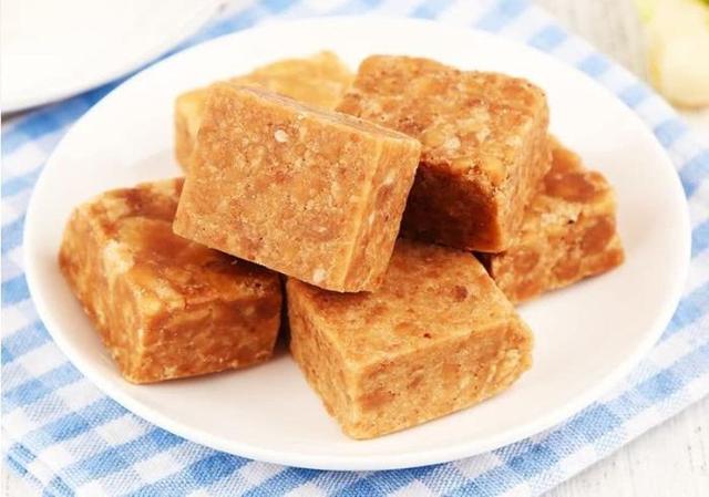 压缩饼干怎么吃，压缩饼干的功效与作用（为啥一块压缩饼干就能令人饱腹）