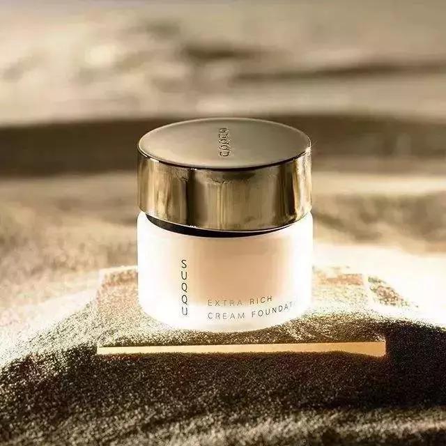 BB霜和气垫BB有什么区别，气垫bb和bb霜的区别（BB霜、气垫、粉底液、素颜霜...这些底妆区别在哪）