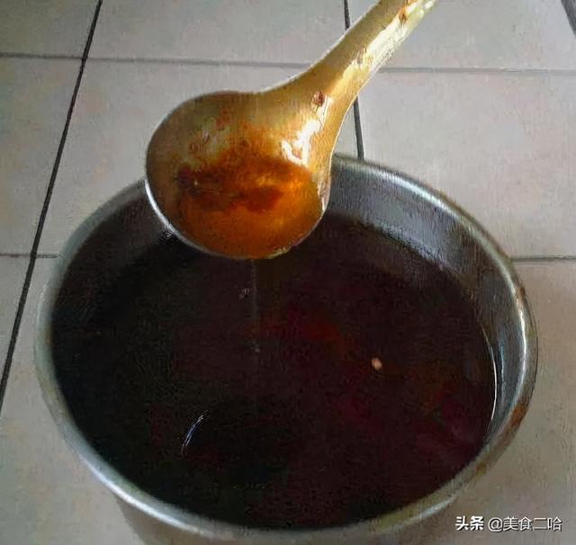 家里煎炸废油怎么处理，油炸剩下的油如何处理（教你废油变清油、调味油）