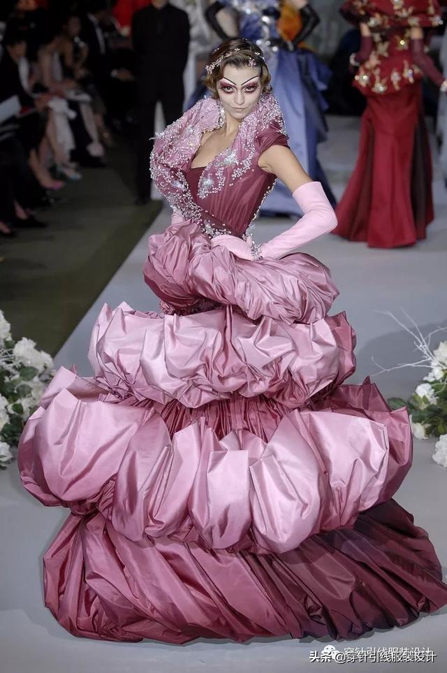 迪奥经典之作服装图，<迪奥>2007秋冬高定系列