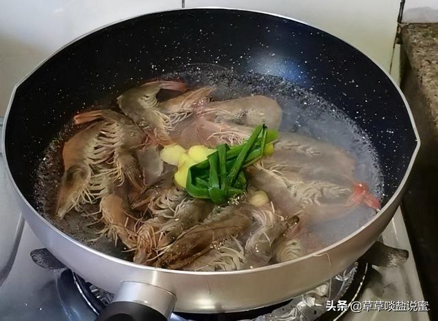 柠檬虾的做法，柠檬虾仁的家常做法大全（夏天就该吃它）