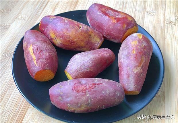 电饭锅蒸红薯的做法，电饭锅蒸红薯的做法不加水会不会干锅（把红薯直接扔进电饭锅）