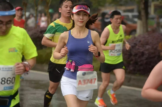 乳贴是什么意思网络用语，乳贴还叫什么（为啥很多马拉松选手会戴“乳贴”）