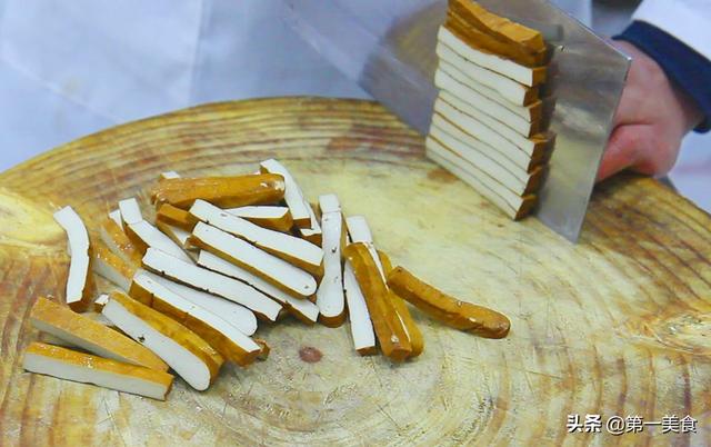 豆干怎么炒好吃，炒豆干的家常做法（大厨教你个简单的家常小炒）