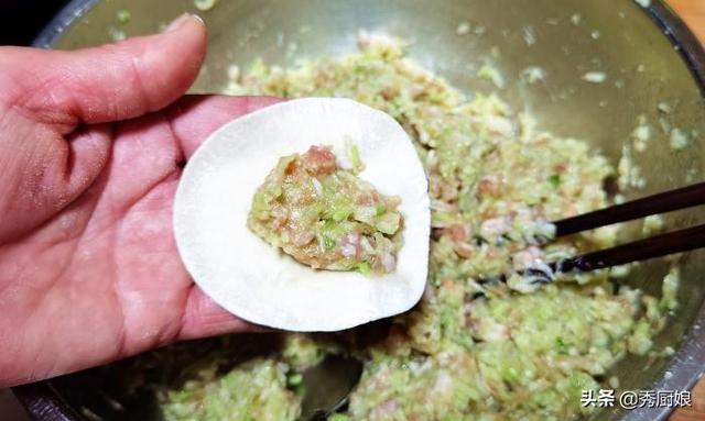 白菜肉馅包子怎么拌馅，大白菜馅包子的家常做法（记住老师傅的“2放2不放”）