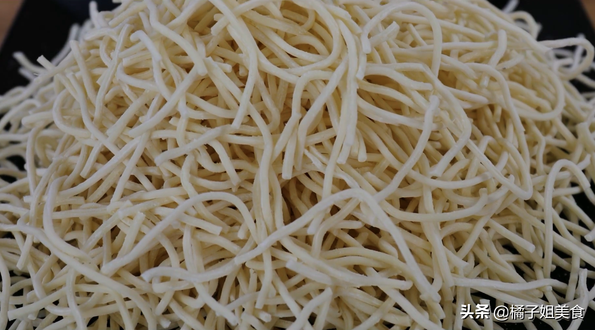 图片[2]-面条新吃法 香脆可口 比沙琪玛还好吃 大人小孩都爱 做法超简单-起舞食谱网