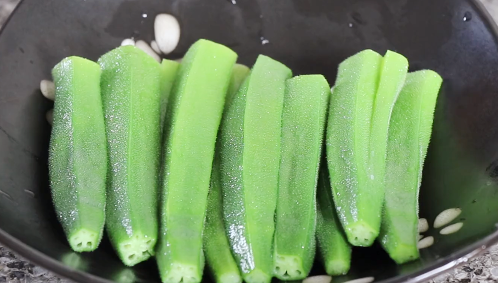 图片[4]-【拌秋葵】做法步骤图 学会这招 口感脆嫩好吃不腻-起舞食谱网