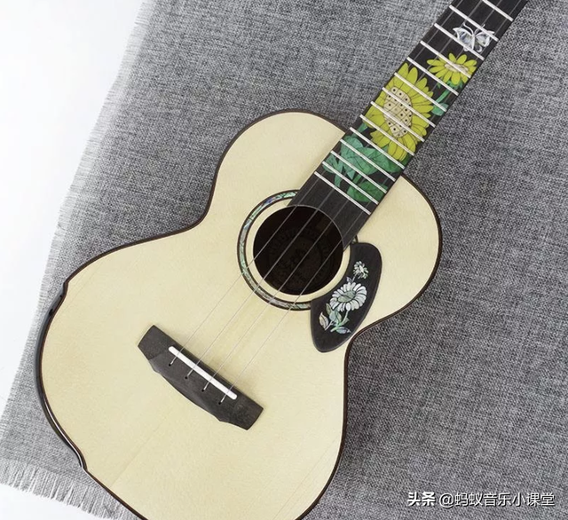 尤克里里怎么换弦，尤克里里怎么换弦视频（蚂蚁音乐-NO24.尤克里里的琴弦固定方式）