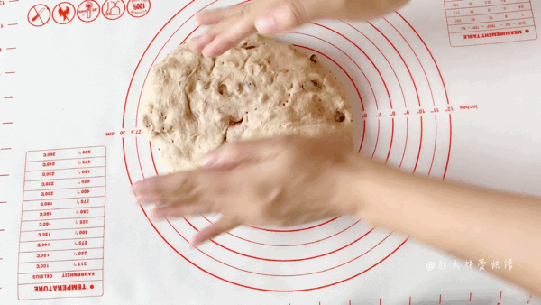 果子面包的做法，水果面包的各种做法（低糖低油的全麦坚果餐包）