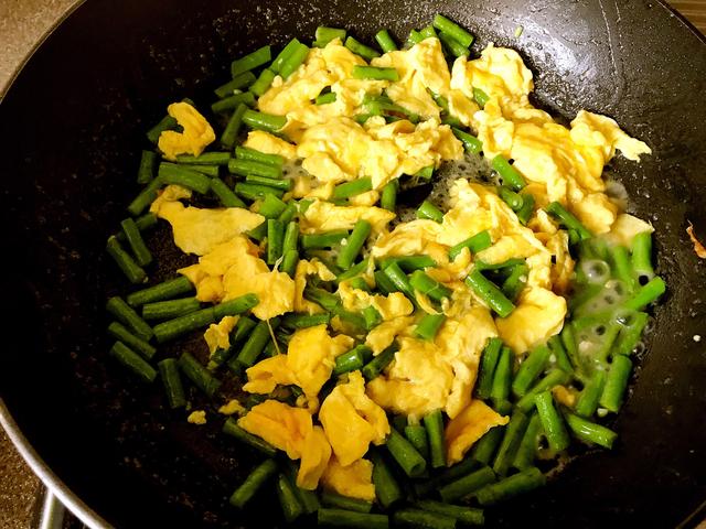 豆角鸡蛋怎么炒好吃，家常小炒菜谱1000大全（学会这样做豆角炒鸡蛋）
